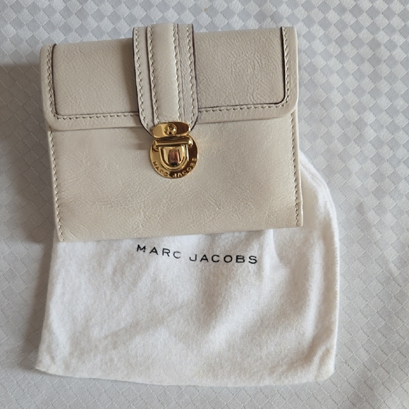 Marc Jacobs Handbags - 🌹 Marc Jacobs Leather Wallet